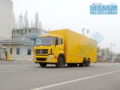 東風天龍后八輪電源車500-800kW